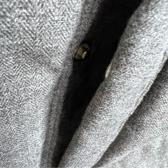 Women’s Gray L Old Navy Puffer Vest Fleece Collar snap pockets - Picture 3 of 6